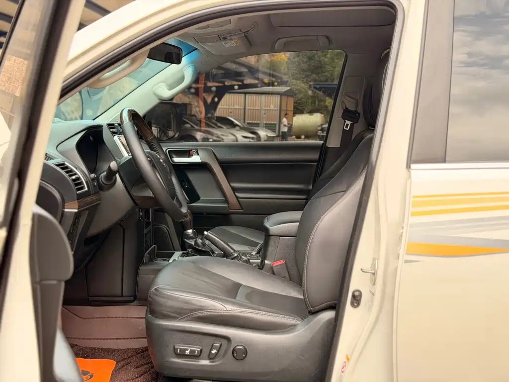 Toyota Prado — фото 10