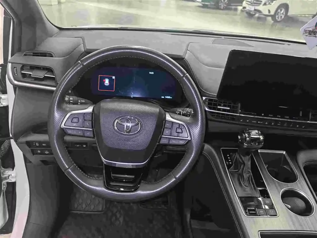 Toyota Sienna — фото 10