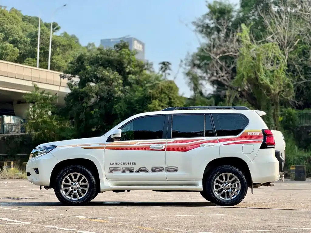 Toyota Prado — фото 11
