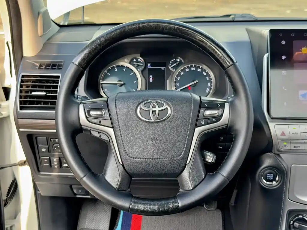 Toyota Prado — фото 4
