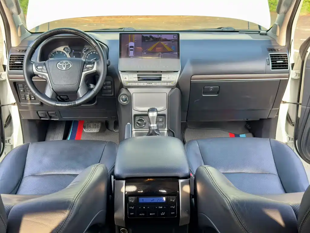 Toyota Prado — фото 6