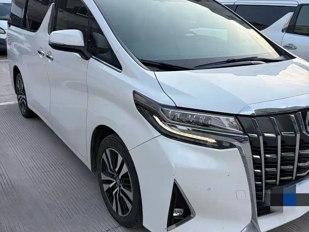 Toyota Alphard — фото 3