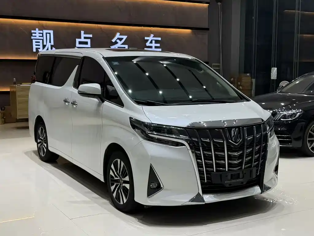 Toyota Alphard — фото 2