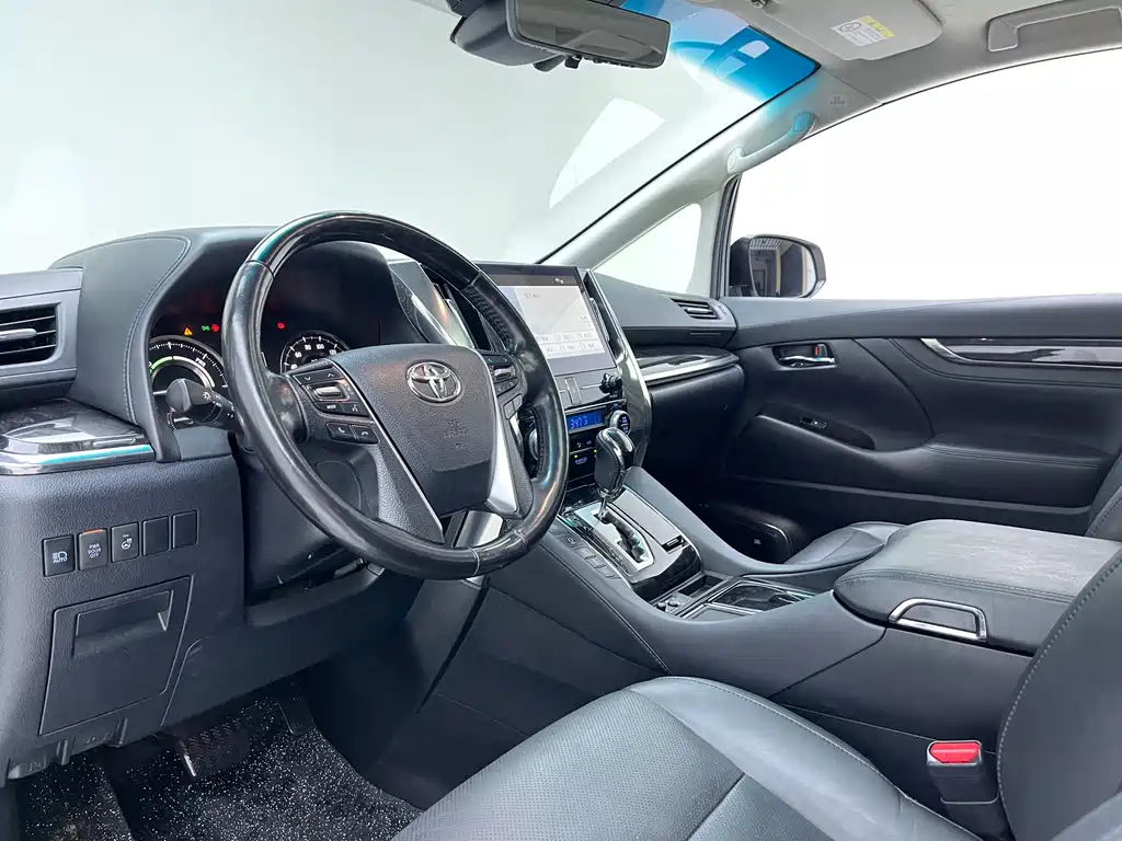 Toyota Vellfire — фото 4