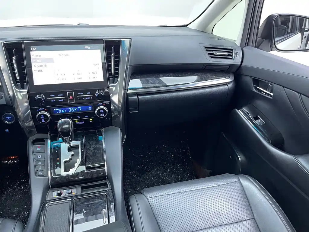 Toyota Vellfire — фото 5