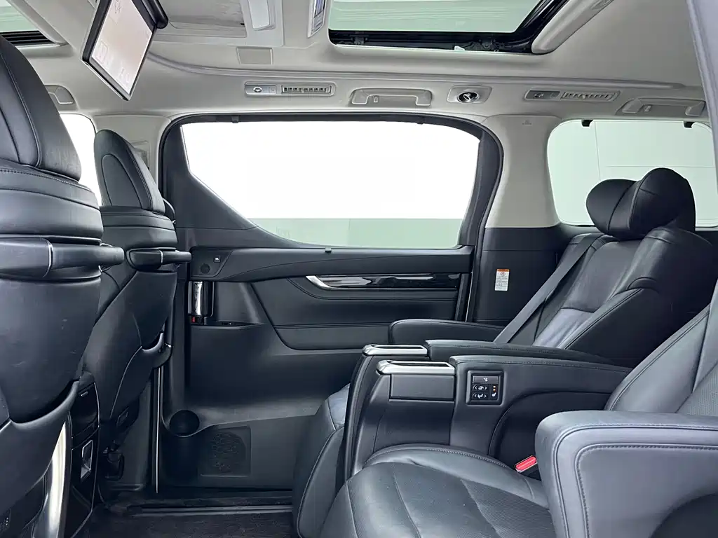 Toyota Vellfire — фото 7