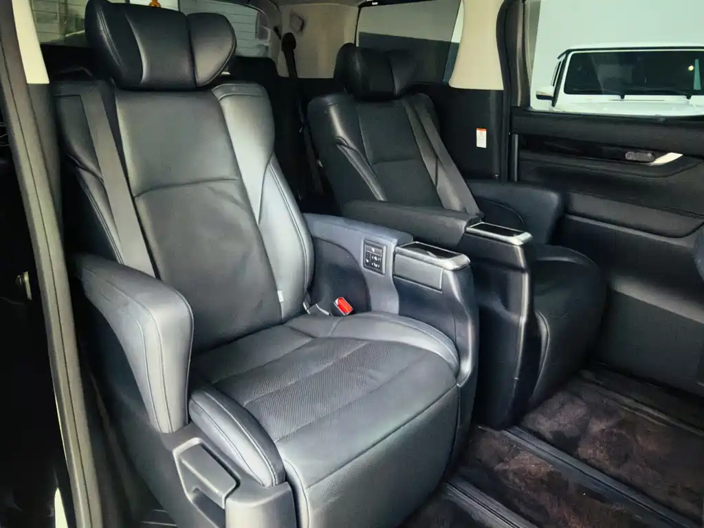 Toyota Vellfire — фото 13