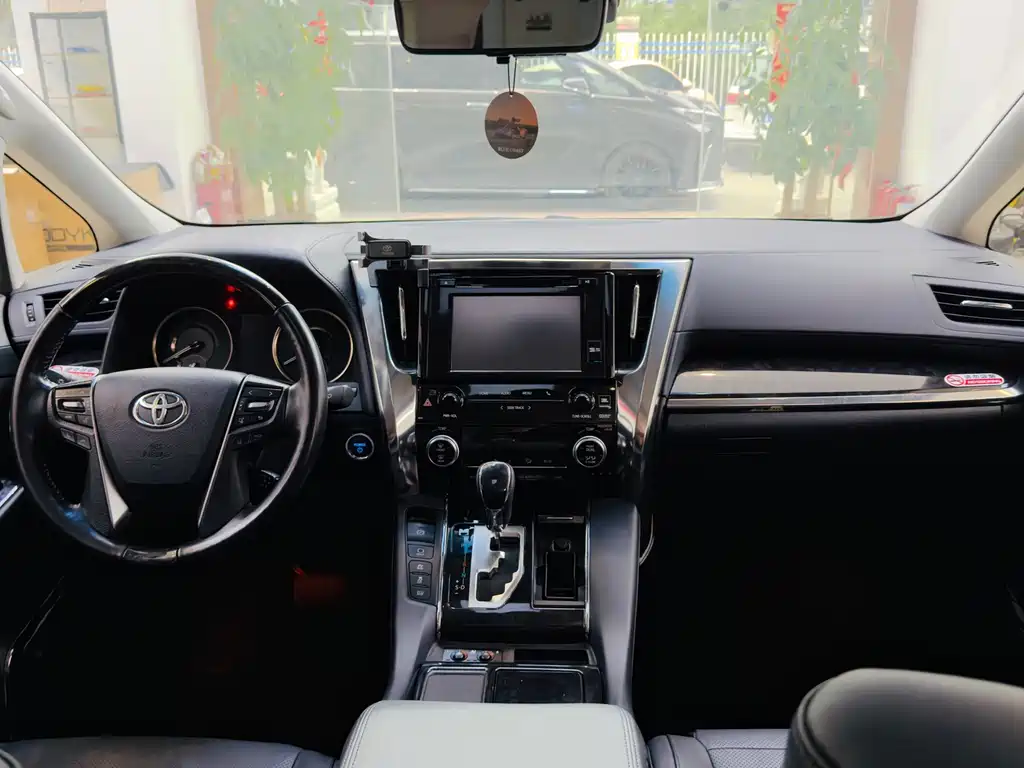 Toyota Vellfire — фото 14