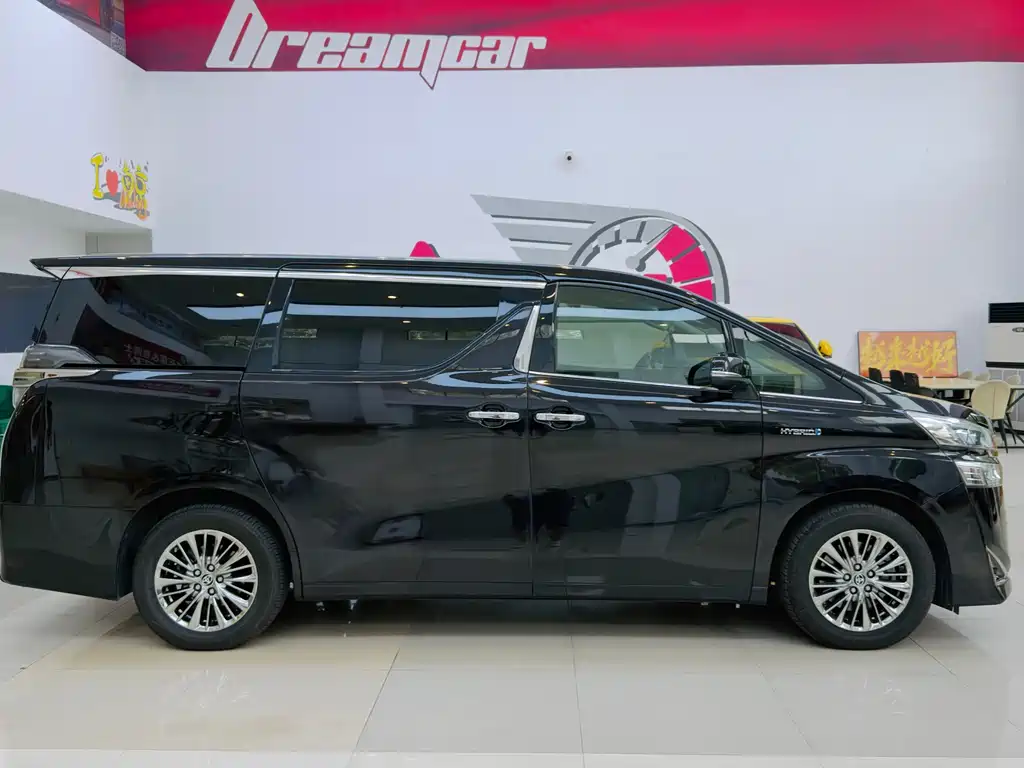 Toyota Vellfire — фото 4