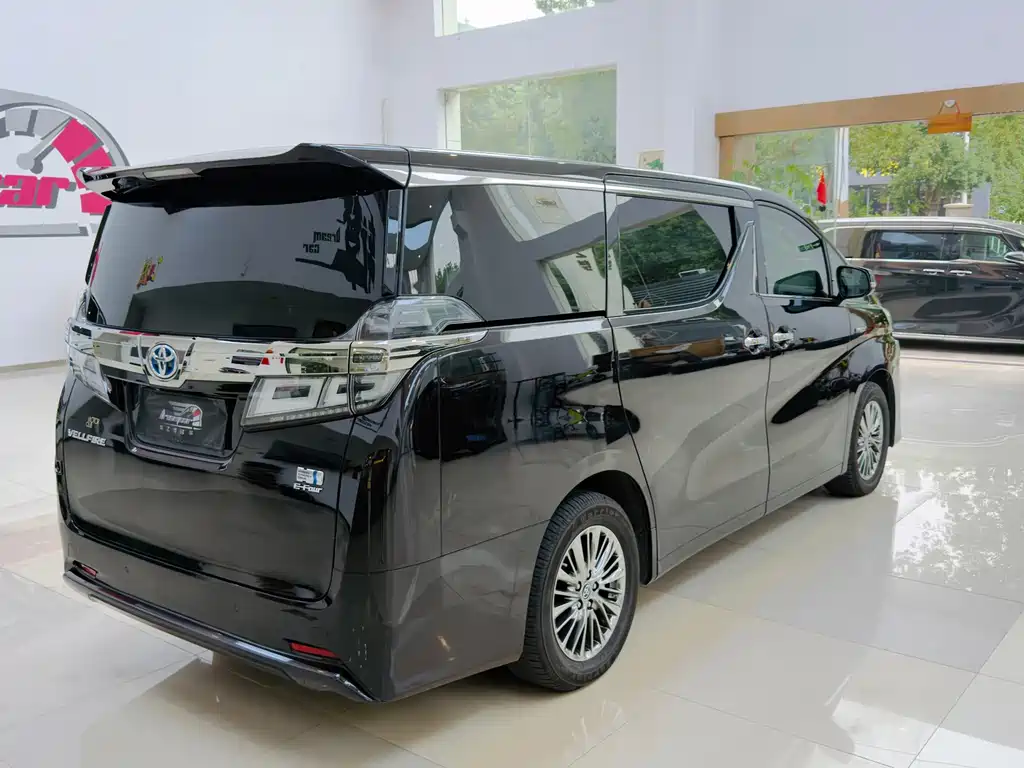 Toyota Vellfire — фото 5