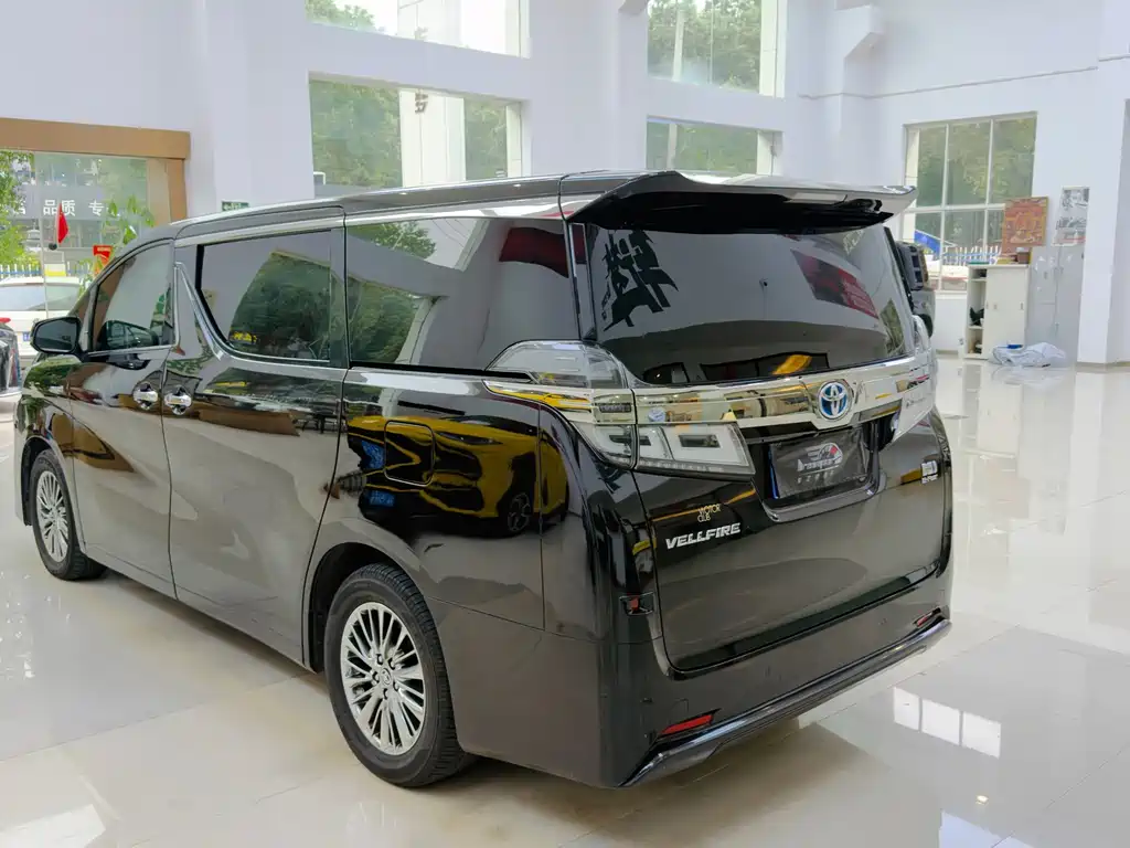 Toyota Vellfire — фото 7