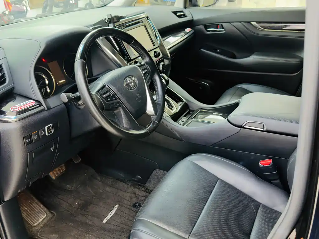 Toyota Vellfire — фото 9