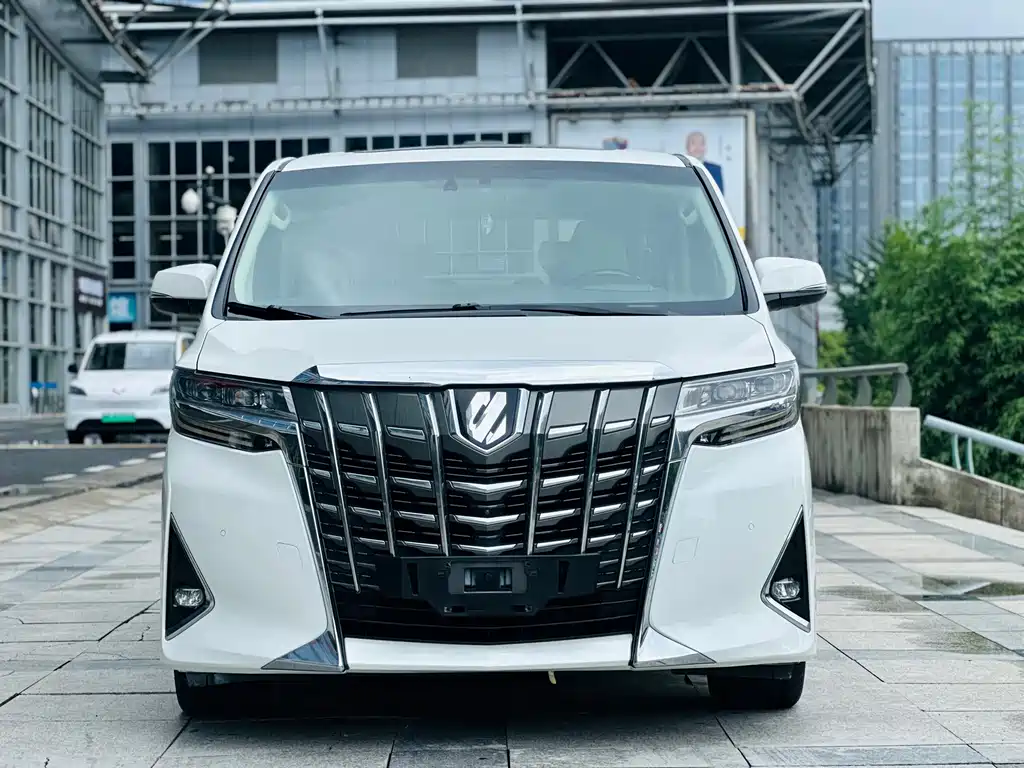 Toyota Alphard — фото 2