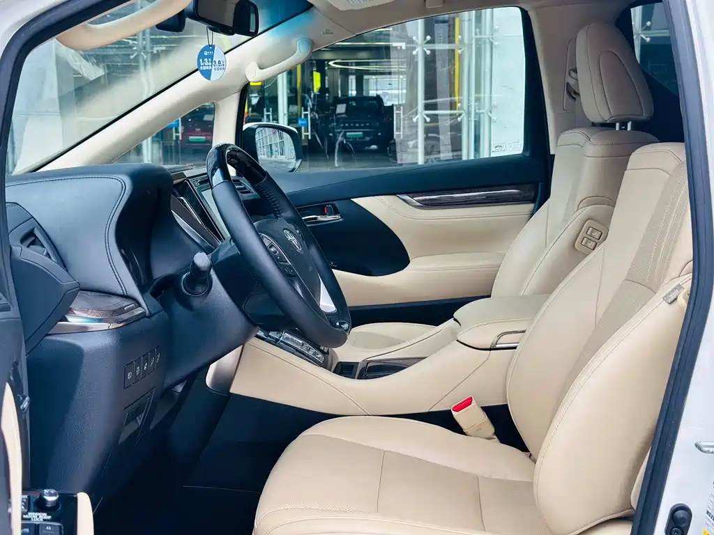 Toyota Alphard — фото 4