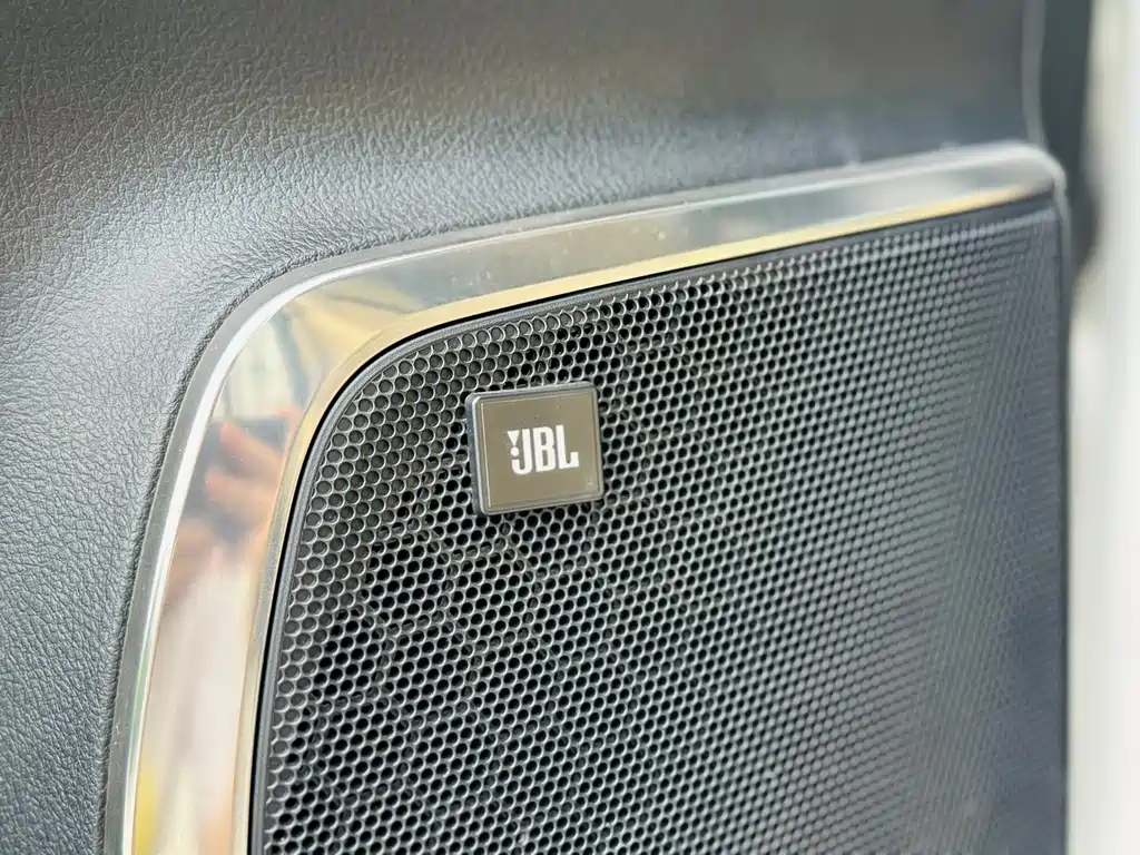 Toyota Alphard — фото 9