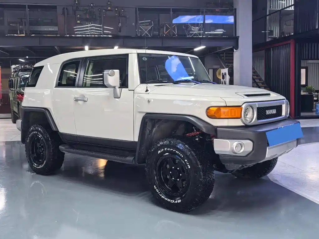 Toyota FJ Cruiser — фото 3