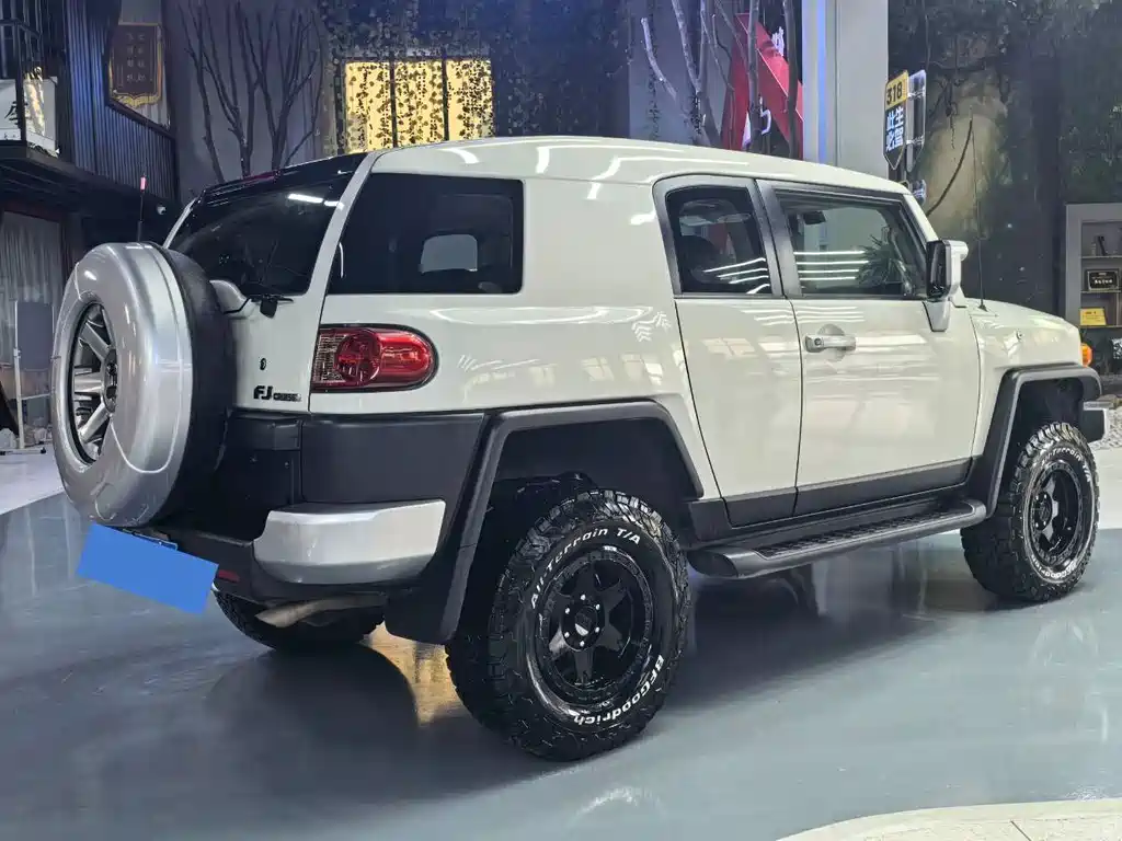 Toyota FJ Cruiser — фото 5