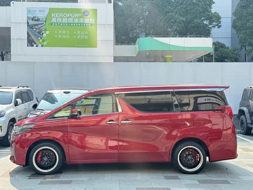 Toyota Alphard — фото 3