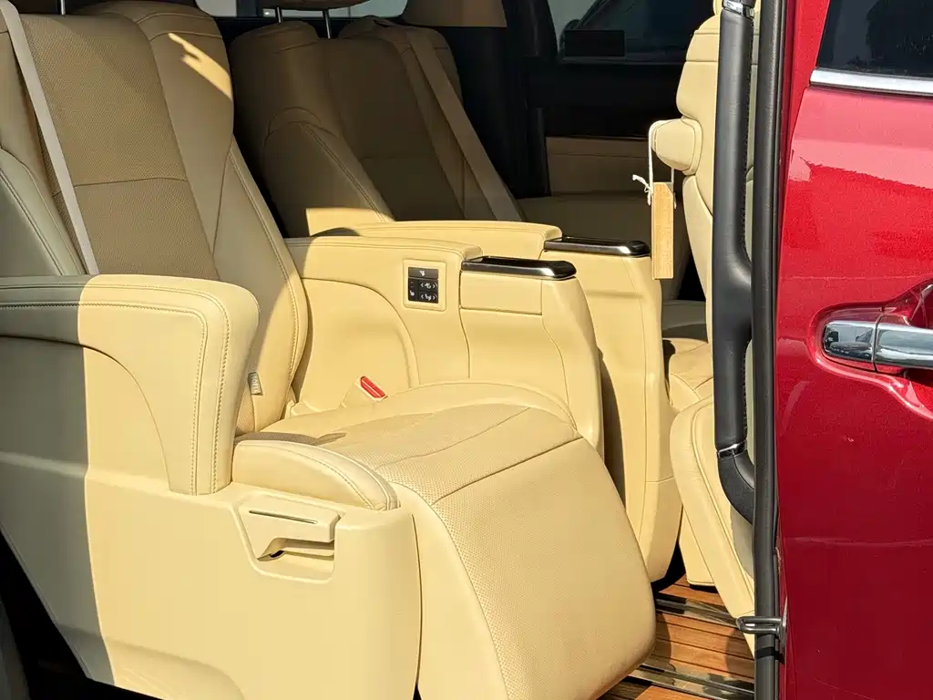 Toyota Alphard — фото 21