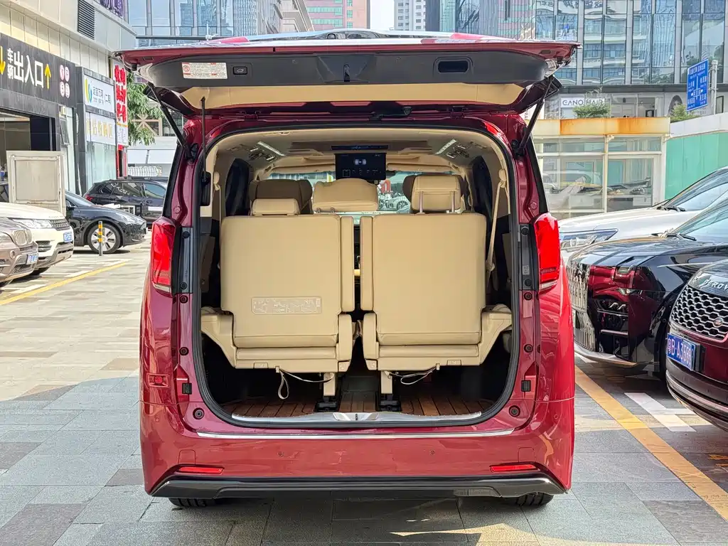 Toyota Alphard — фото 22
