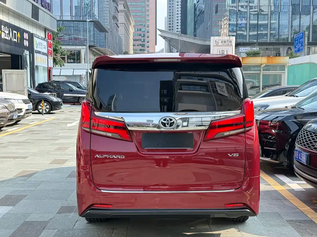 Toyota Alphard — фото 23