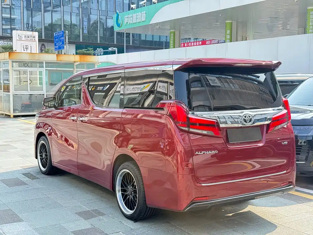 Toyota Alphard — фото 24