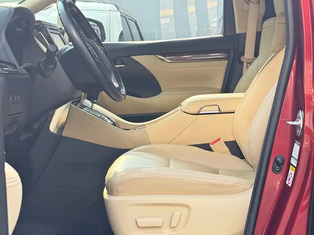 Toyota Alphard — фото 6