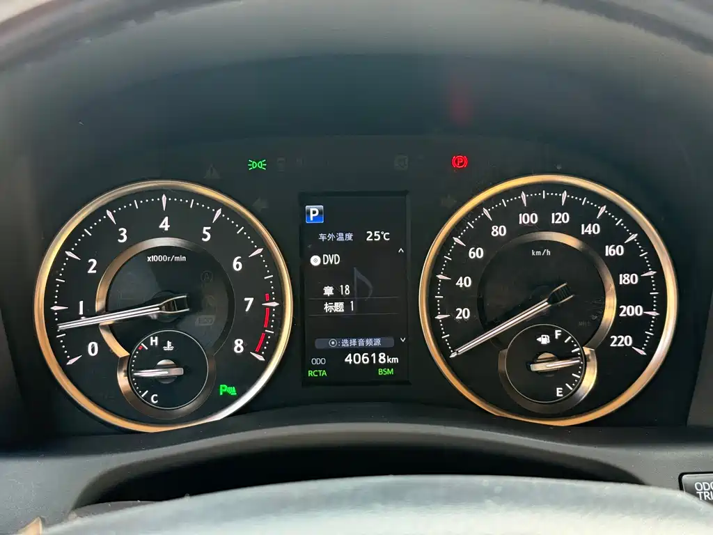 Toyota Alphard — фото 10
