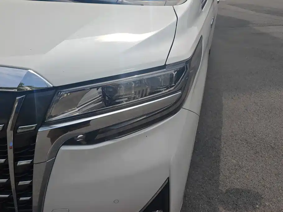 Toyota Alphard — фото 5