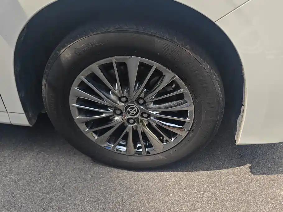 Toyota Alphard — фото 6