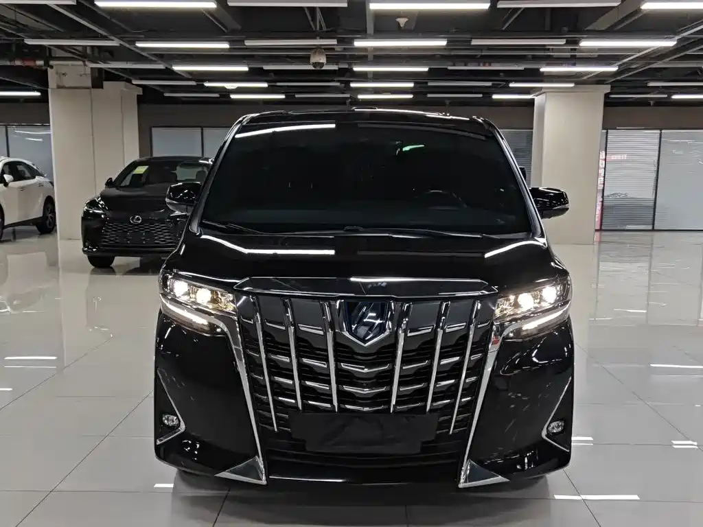 Toyota Alphard — фото 2