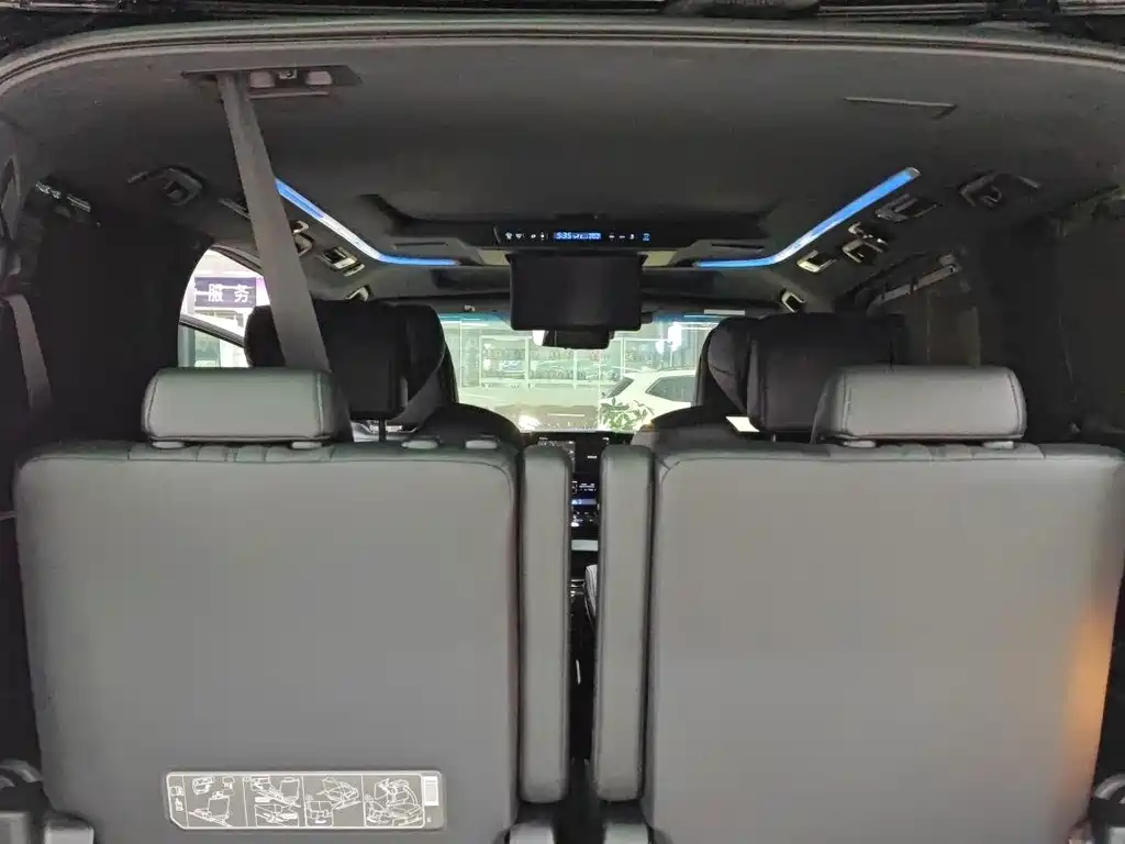 Toyota Alphard — фото 15