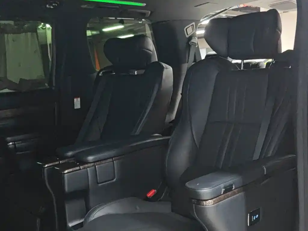 Toyota Alphard — фото 16