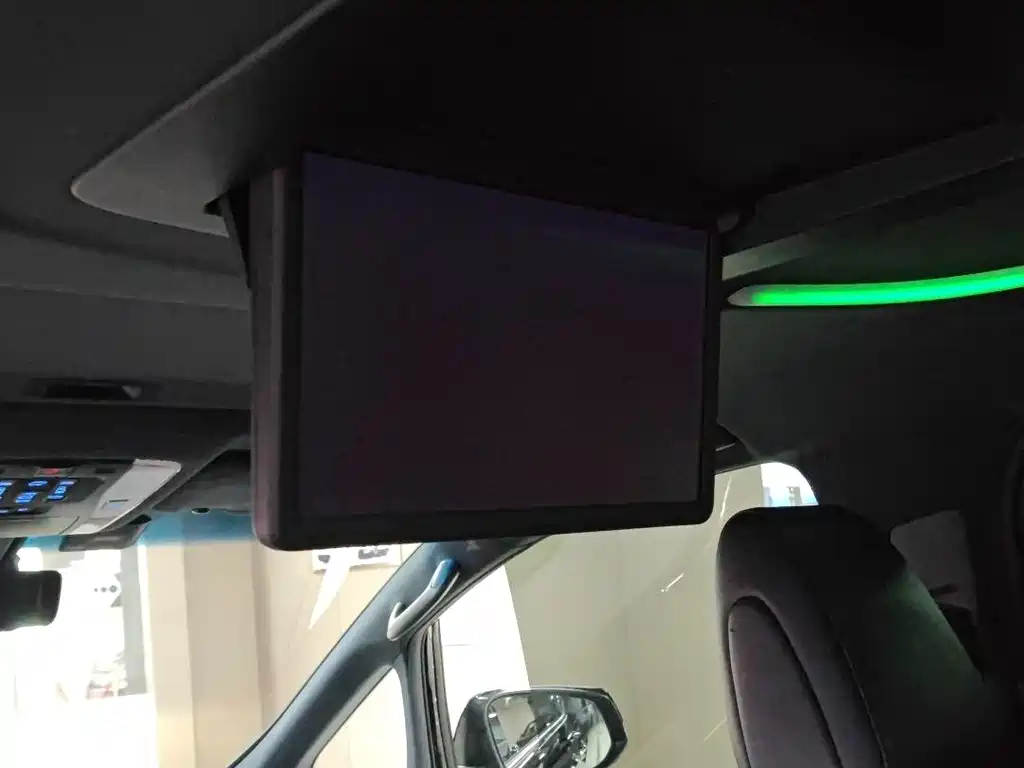 Toyota Alphard — фото 17