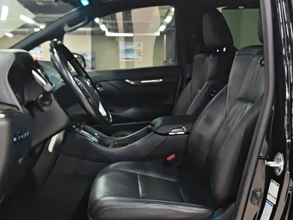 Toyota Alphard — фото 9