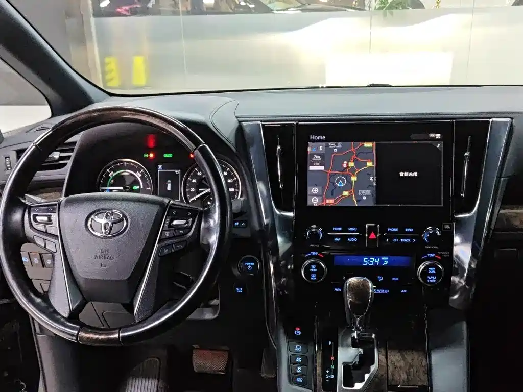 Toyota Alphard — фото 10