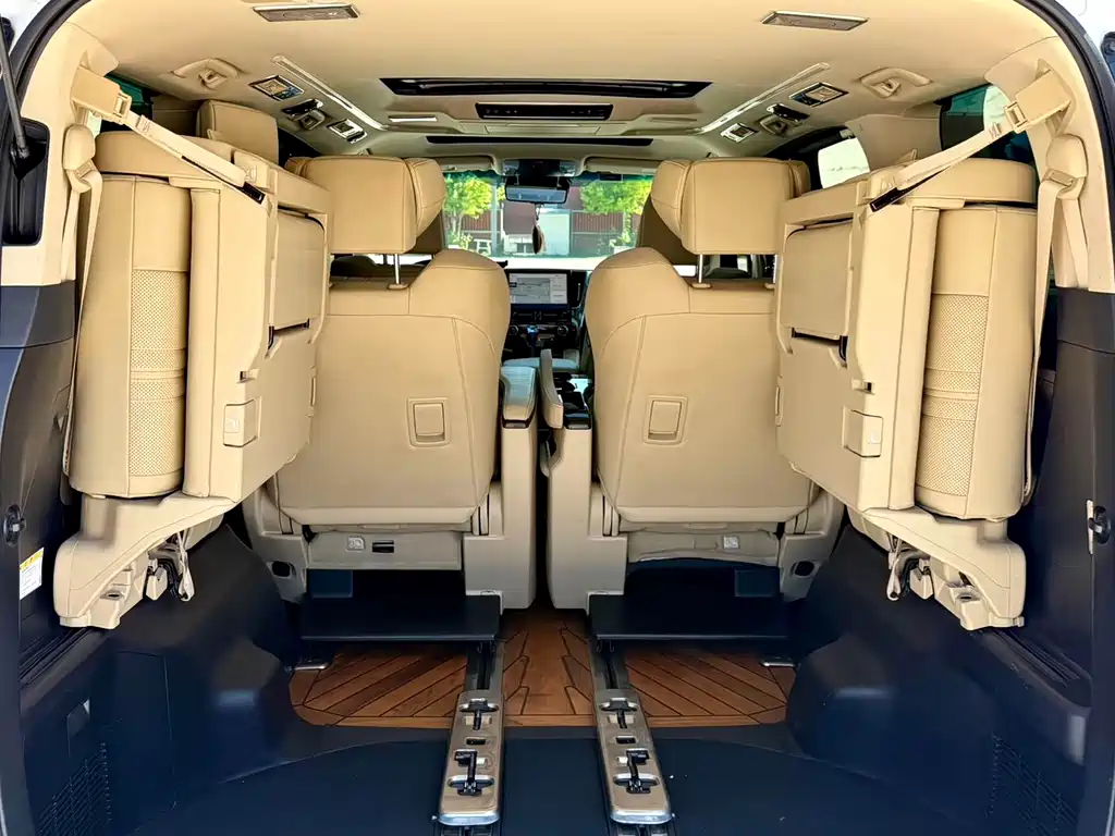 Toyota Alphard — фото 15