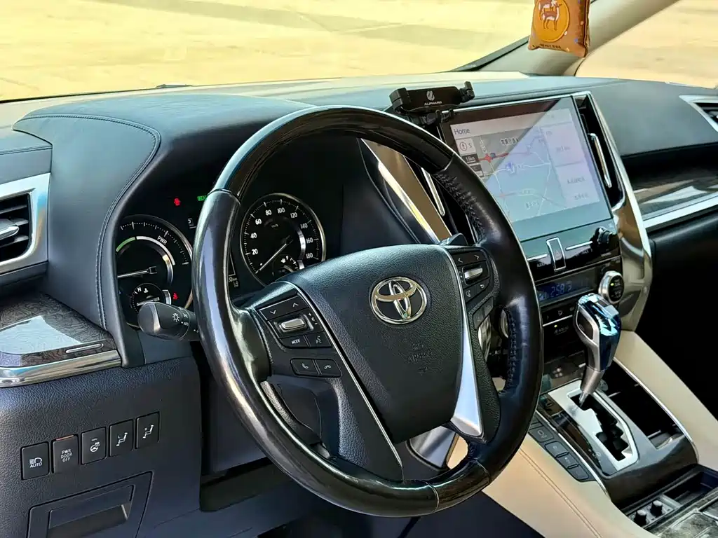 Toyota Alphard — фото 7