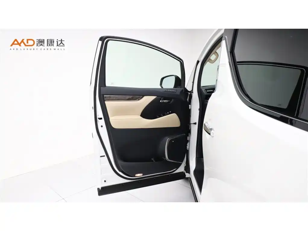Toyota Alphard — фото 11
