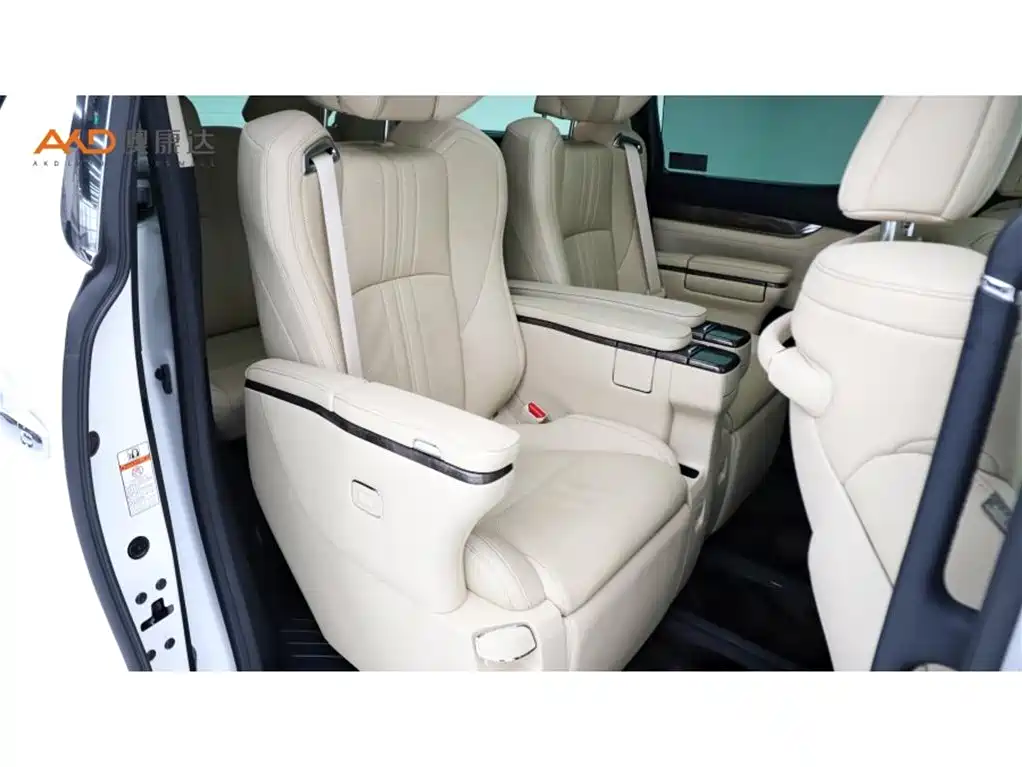 Toyota Alphard — фото 8