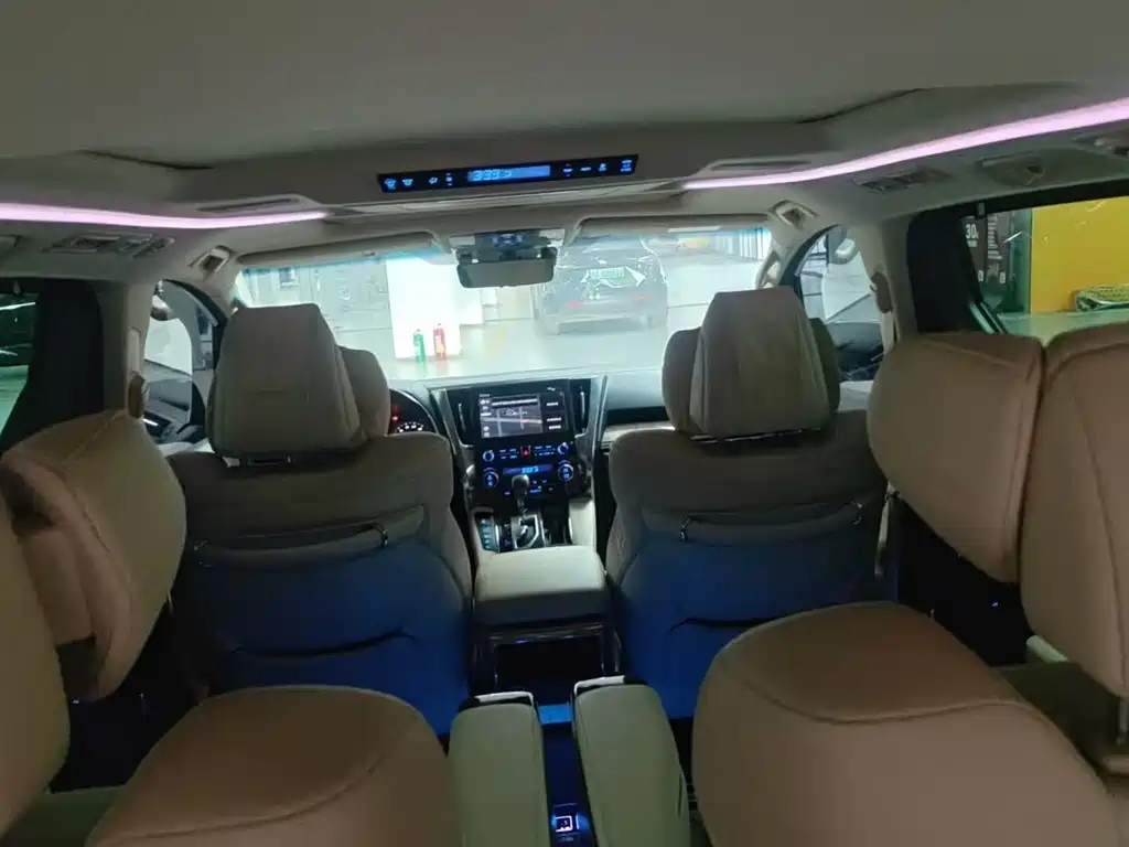 Toyota Alphard — фото 6