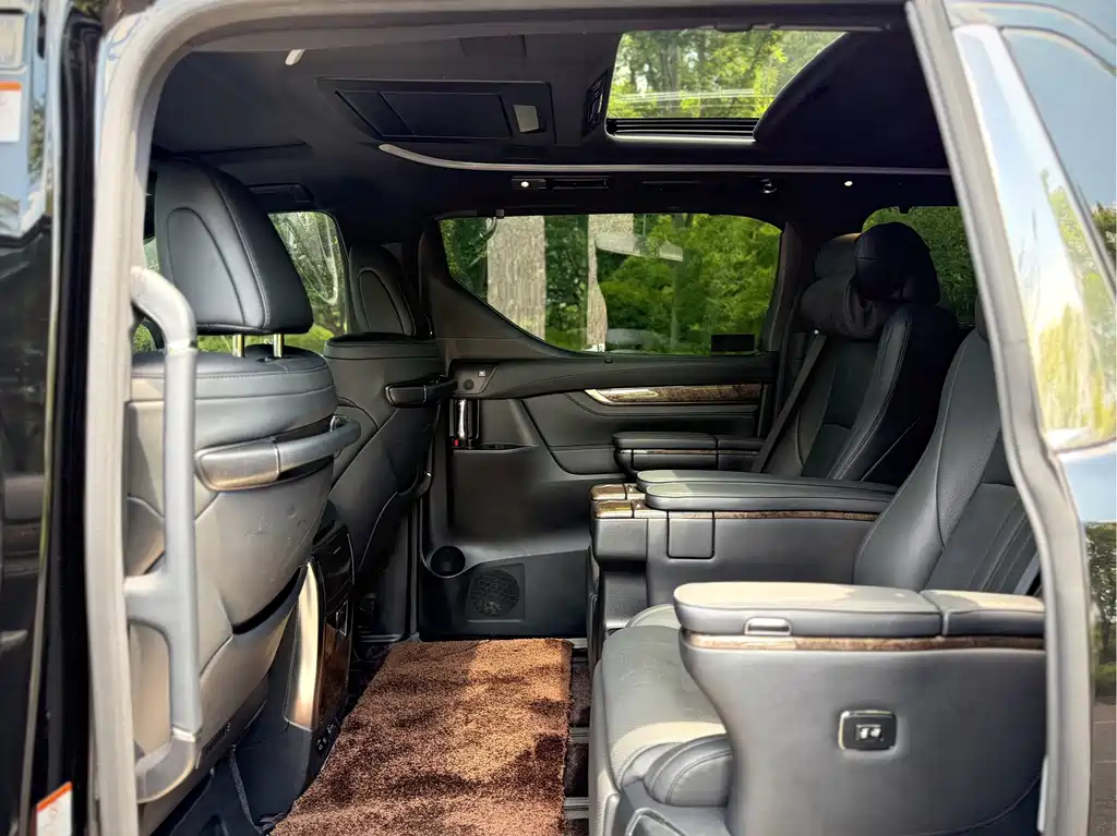 Toyota Alphard — фото 14