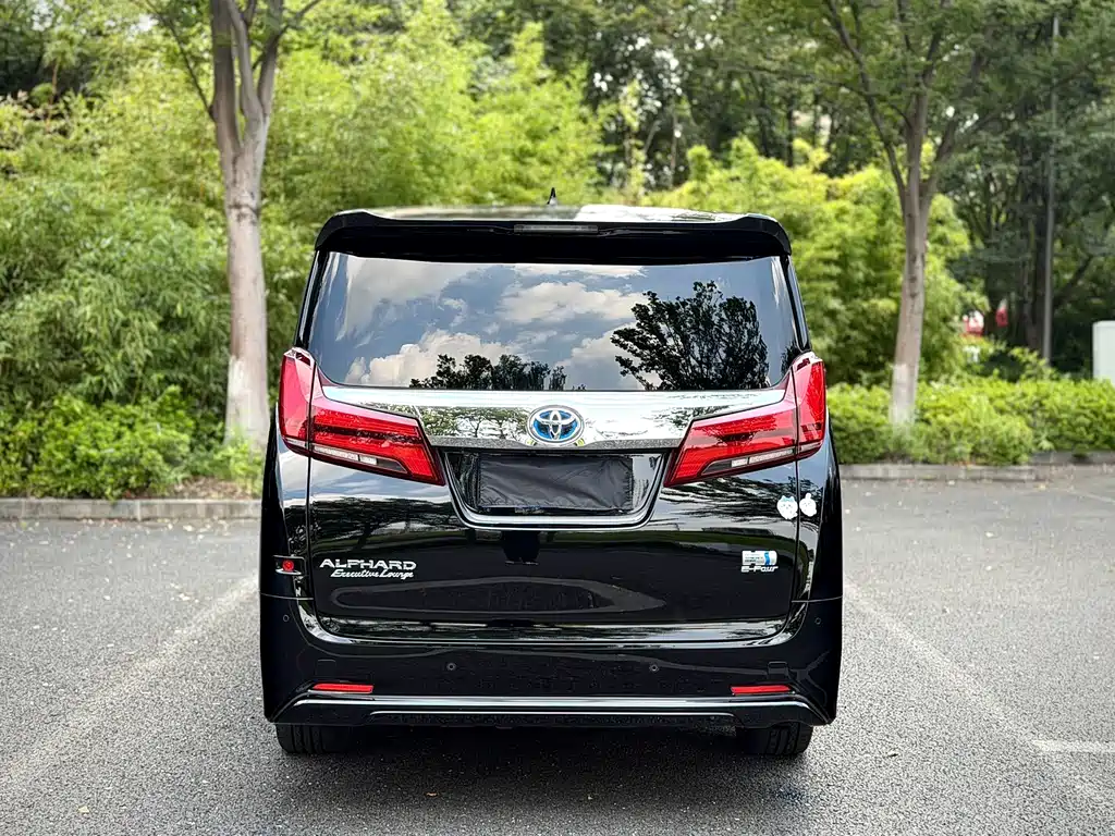 Toyota Alphard — фото 4