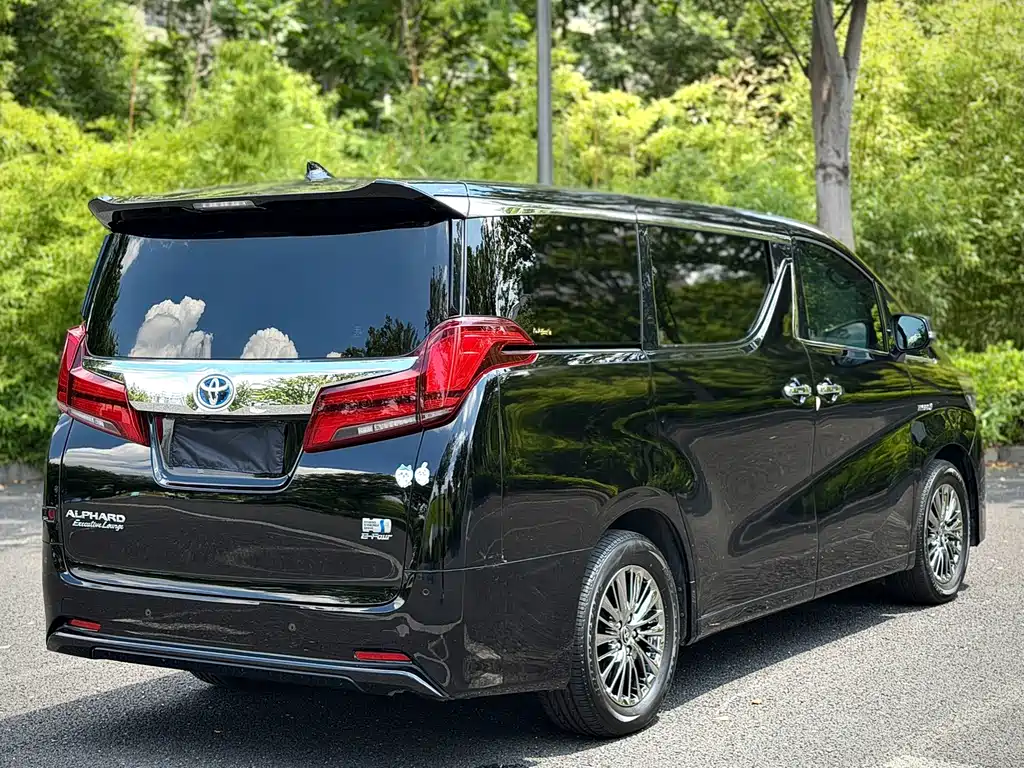 Toyota Alphard — фото 5