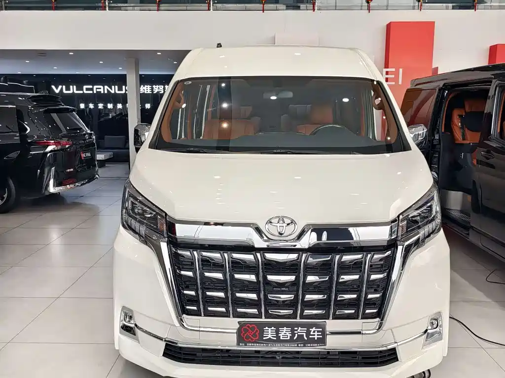 Toyota Hiace — фото 2