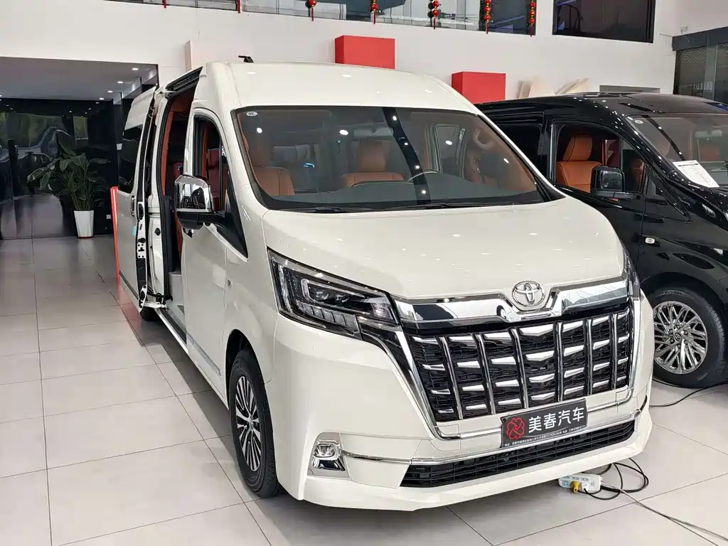 Toyota Hiace — фото 3