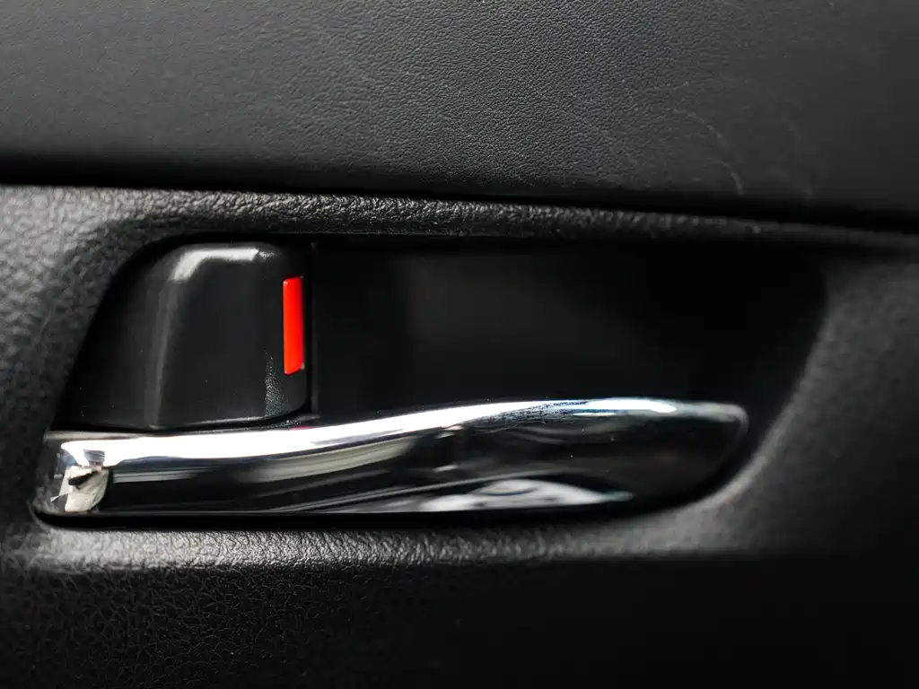 Toyota Alphard — фото 11