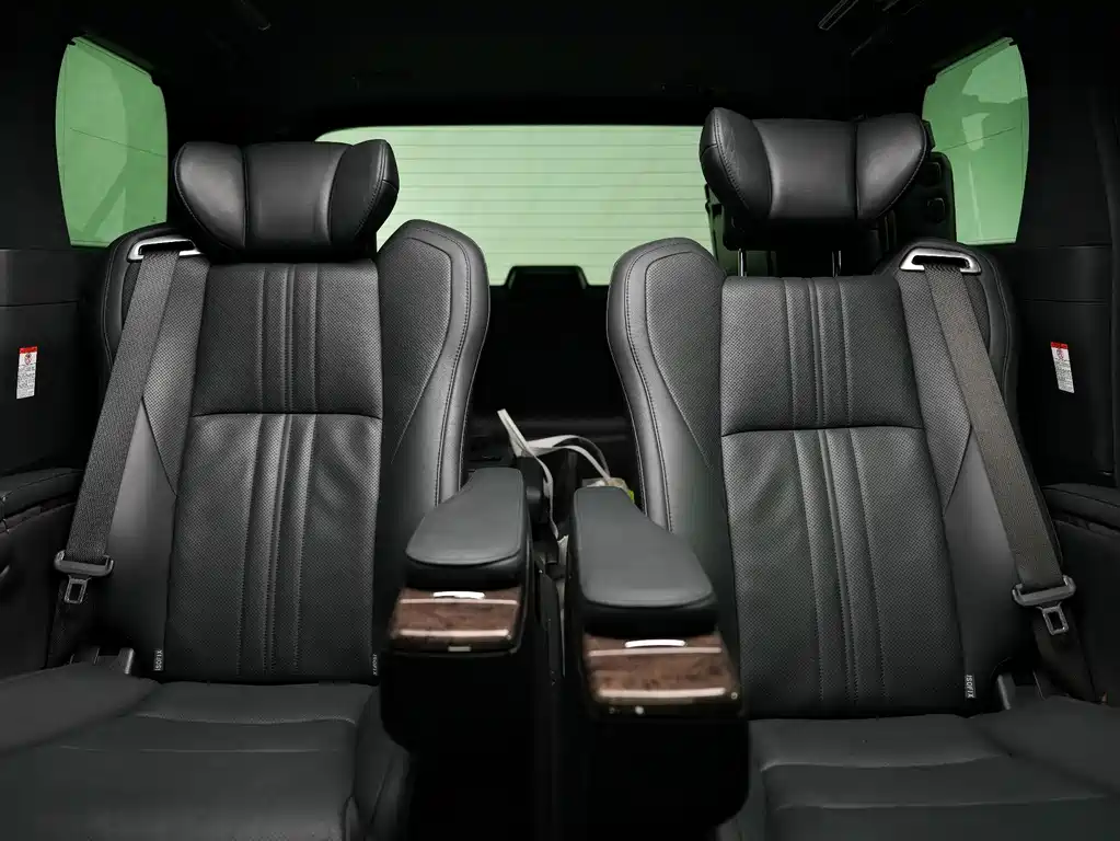 Toyota Alphard — фото 19