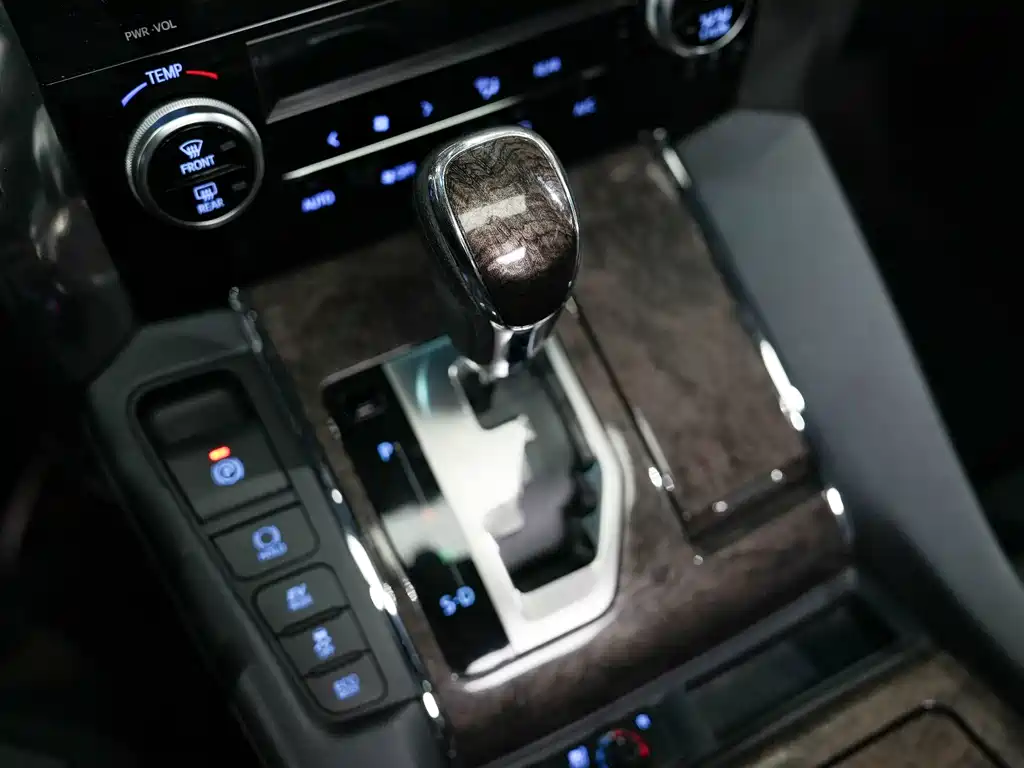 Toyota Alphard — фото 20