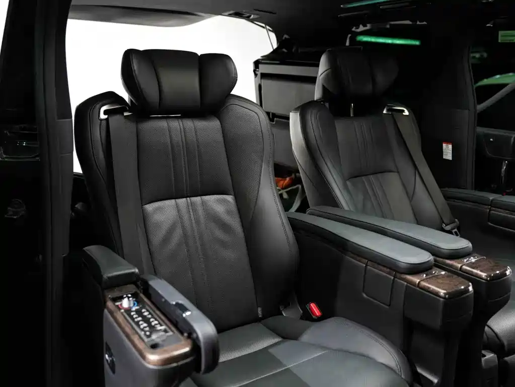 Toyota Alphard — фото 22